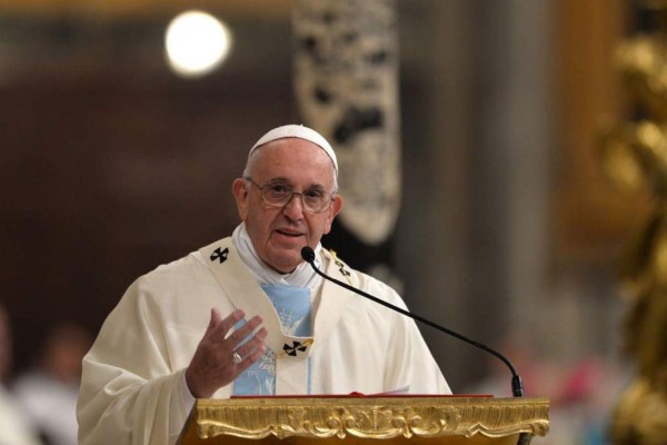 El papa Francisco pide perdón a fieles chilenos golpeados por escándalo sexual