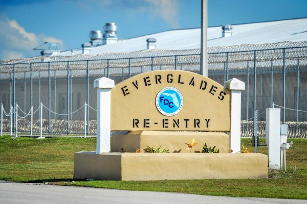 Florida es reflejo de 'deficiencias' de 'cárceles' migratorias en EEUU