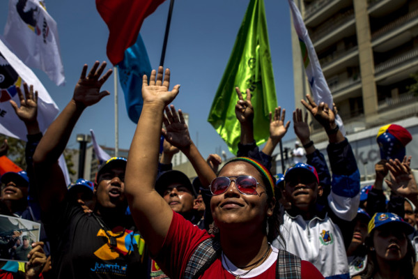 Mueren un guardia y un estudiante en protestas en el centro de Venezuela