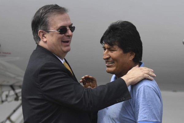 Evo Morales llega a México como asilado político