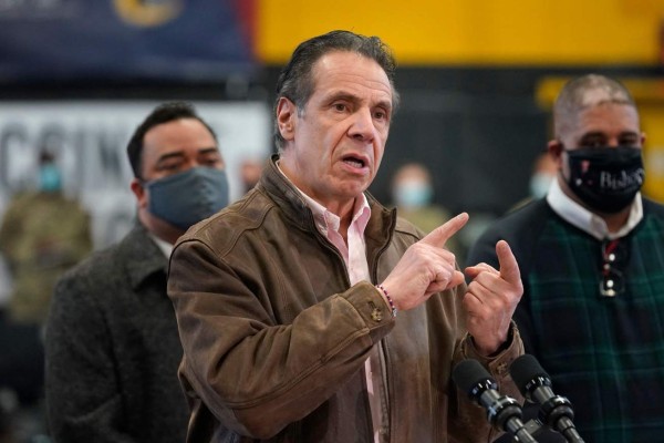 Exasesora de gobernador de Nueva York lo acusa de acoso sexual
