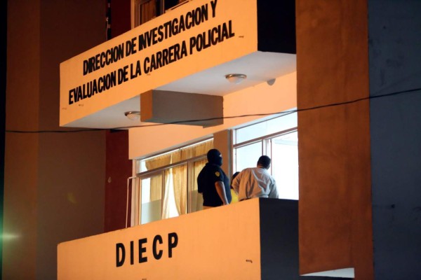 Notables prometen 'no fallar” en la depuración policial