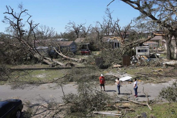 Hallan otros dos cadáveres en zona de Florida devastada por huracán Michael