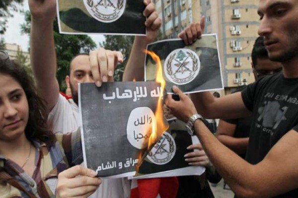 Quemar la bandera de Isis, nueva campaña viral en Internet