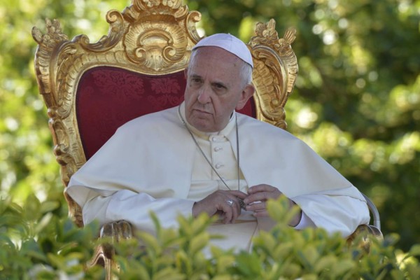 Papa reconoce 'complicidad' de Iglesia con curas pedófilos