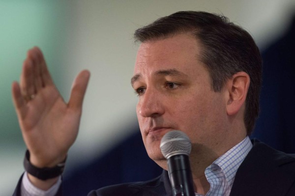 Ted Cruz endurece postura contra inmigrantes