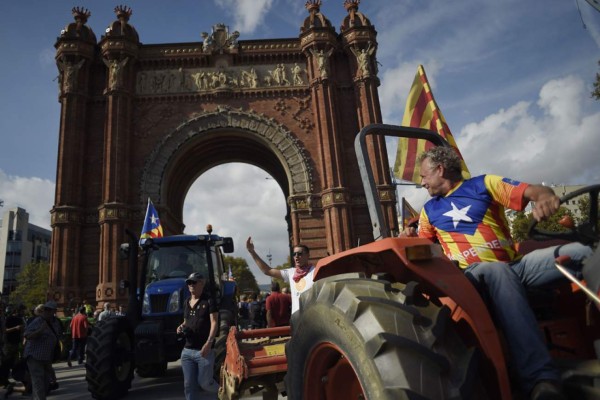 Gobierno español lanza ultimátum a Puigdemont para que renuncie a independencia  