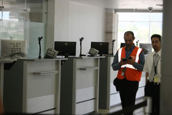 En aeropuertos de Honduras ya toman huellas dactilares