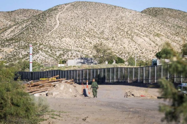 El muro de Trump, un obstáculo más para el camino del migrante