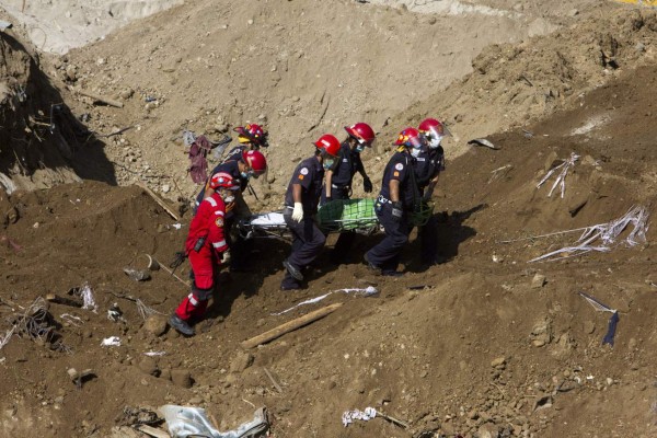 Guatemala busca a 300 personas sepultadas por el deslizamiento
