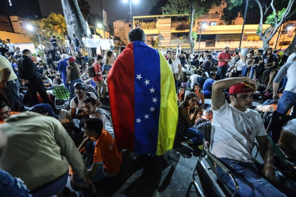 Maduro saluda disposición del papa Francisco a mediar en Venezuela 
