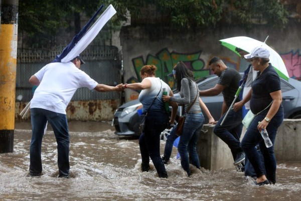 Siguen las alertas por lluvias en 11 departamentos de Honduras