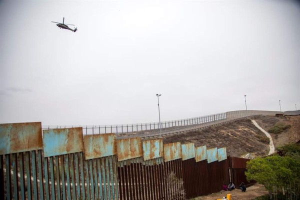 EEUU detiene a niñas hondureñas que pretendían escalar el muro fronterizo