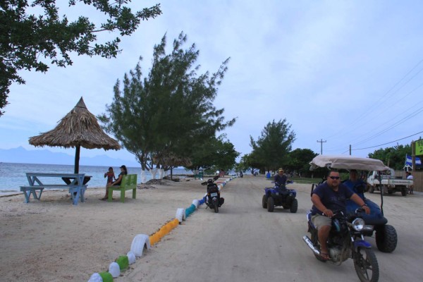 Inicia ruta de ferry de Puerto Cortés a Utila