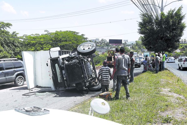 Accidente entre buses rapiditos deja 12 heridos