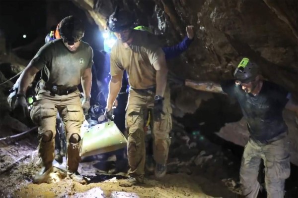 Niños rescatados de la cueva en Tailandia estaban adormecidos por sedantes