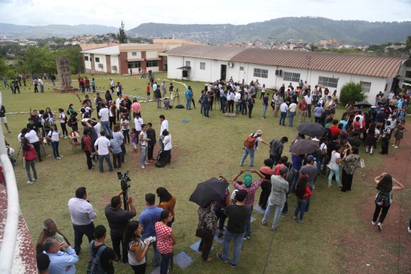 Nubosidad impidió que hondureños disfrutaran del eclipse del Sol