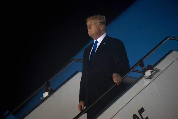 US President Donald Trump walks off Air Force One upon his arrival at Paya Lebar Air Base in Singapore on June 10, 2018, ahead of his planned meeting with North Korea's leader.Kim Jong Un and Donald Trump will meet on June 12 for an unprecedented summit in an attempt to address the last festering legacy of the Cold War, with the US president calling it a 'one time shot' at peace. / AFP PHOTO / SAUL LOEB