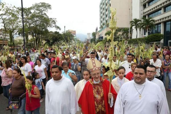 Miles de católicos sampedranos celebran el Domingo de Ramos