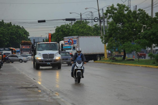 Onda tropical genera lluvias este lunes en Honduras
