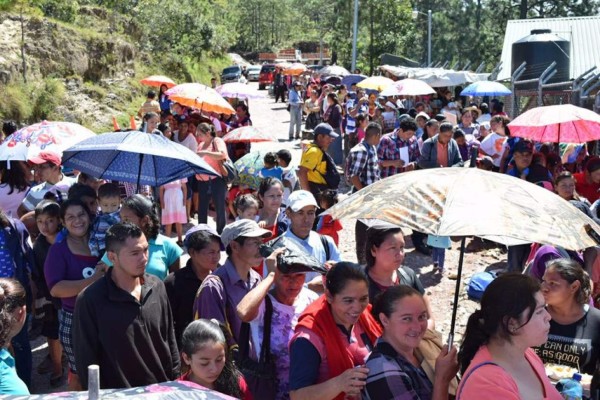 El Salvador emite carnet para menores en exbolsones