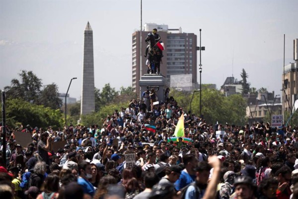 Violentas protestas en Chile dejan ya 15 muertos