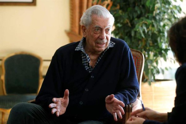 Vargas Llosa abandona el Pen Club por apoyar 'el golpe de Estado' en Cataluña