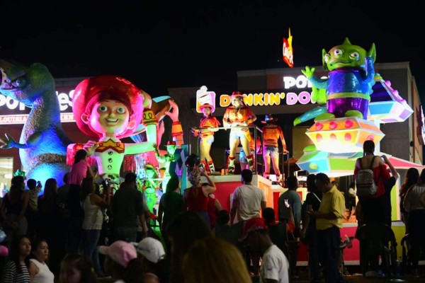 Espectacular desfile de carnaval de San Pedro Sula
