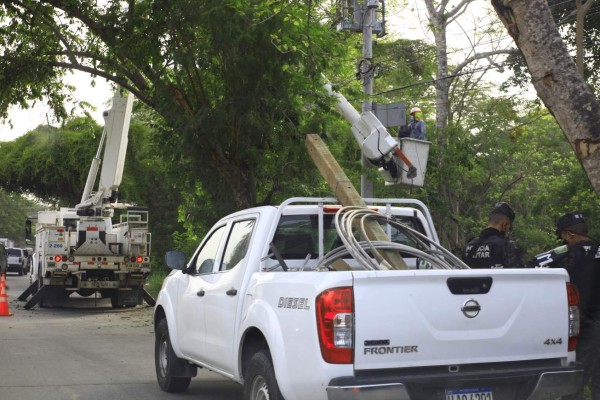 Cortes frecuentes de energía tienen de correr al sector El Carmen