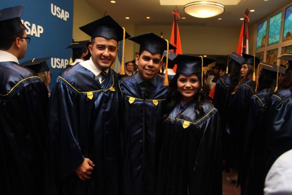 Universidad de San Pedro Sula gradúa a más de 200 profesionales