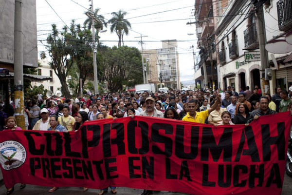 Maestros hondureños protestan por 'la libre sindicación' y pago de salarios