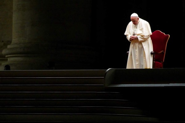 El papa presidió su segundo Vía Crucis sin público a causa de la pandemia