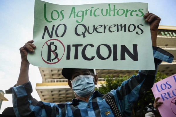 El bitcóin tropieza en su primer día como moneda oficial de El Salvador