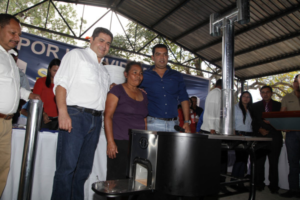 Presidente Juan Orlando Hernández lleva Vida Mejor a Siguatepeque