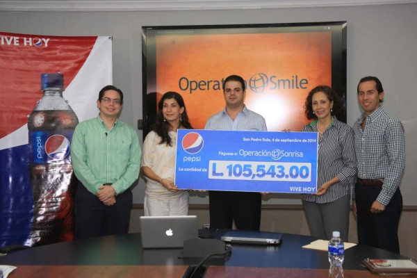 Emsula entrega donativo a Operación Sonrisa