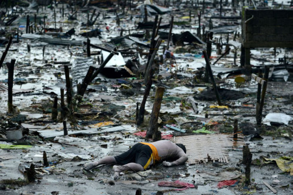 Filipinas estima más de 10 mil muertos tras el paso del tifón Haiyan