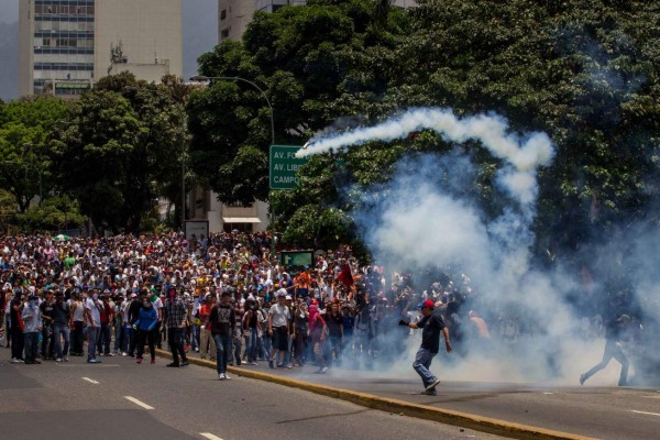 Venezuela cumple una semana de protestas con decenas de heridos y detenidos