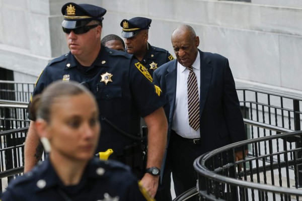 Actor Bill Cosby(R) arrives at the Montgomery County Courthouse on June 14, 2017 in Norristown, Pennsylvania.The US jury presiding over the Bill Cosby trial will deliberate for a third day after failing to reach a verdict on whether the disgraced cultural icon drugged and sexually assaulted a woman 13 years ago. The 79-year-old legendary entertainer, once loved by millions as 'America's Dad,' risks being sentenced to spend the rest of his life in prison if convicted on three counts of aggravated indecent assault. / AFP PHOTO / EDUARDO MUNOZ ALVAREZ