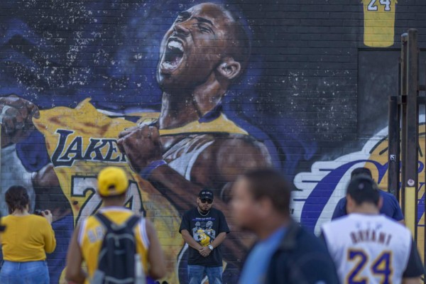 LOS ANGELES, CA - JANUARY 28: Fans visit a mural of former NBA star Kobe Bryant who, along with his 13-year-old daughter Gianna, died January 26 in a helicopter crash, on January 28, 2020 in Los Angeles, California. Kobe and 'Gigi' were among nine people killed in the crash in Calabasas, California as they were flying to his Mamba Sports Academy in Thousand Oaks, where he was going to coach her in a tournament game. David McNew/Getty Images/AFP== FOR NEWSPAPERS, INTERNET, TELCOS & TELEVISION USE ONLY ==