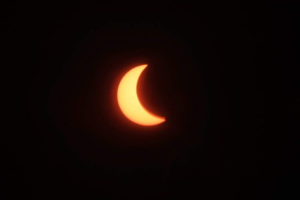 Eclipse que inició el miércoles y acabó un día antes asombra a Indonesia