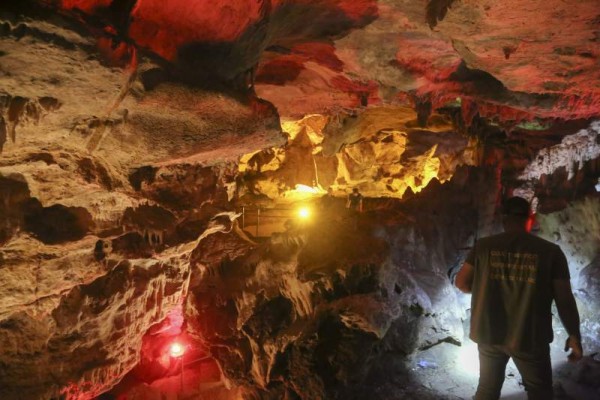 Las Cuevas de Taulabé tienen un sistema de luces entre cuatro y cinco colores que le da un toque espectacular.