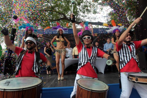 Tegucigalpa en víspera de su carnaval por los 440 años de fundación