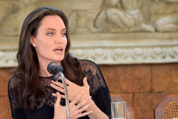 Angelina Jolie reaparece públicamente junto a sus hijos