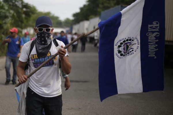 El Salvador investigará a quienes 'estimulen' a migrar ilegalmente