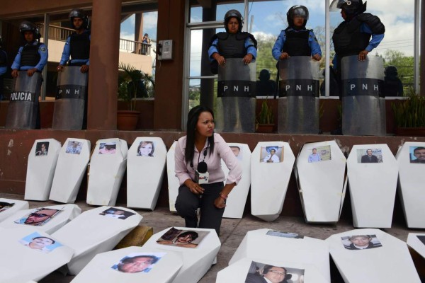 Realizan 'protesta del silencio' ante impunidad en muertes de periodistas