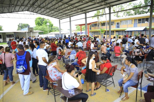 Más 800 personas se enrolaron este sábado en la escuela Soledad Fernández