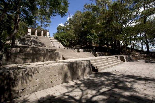 El Cristo del Picacho domina el horizonte capitalino.