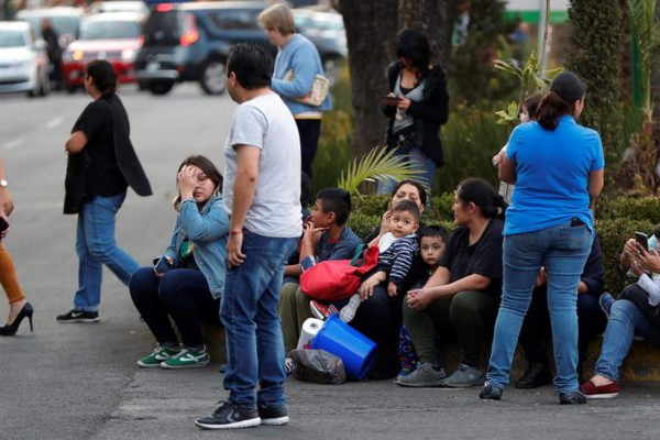 Sismo del viernes revive temores entre mexicanos