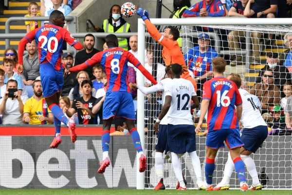 Tottenham pierde el invicto tras ser goleado por Crystal Palace