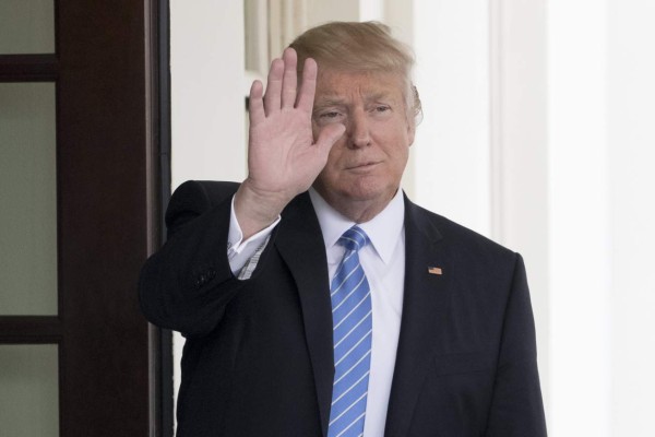 Trump se felicita a sí mismo por el Día del Presidente